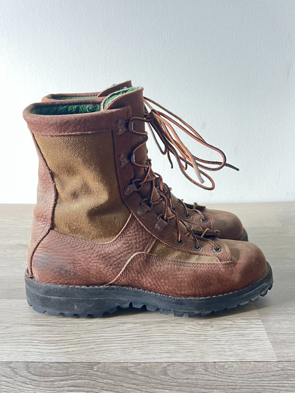 Danner Boots Sierra 8" 400 Gram Insulation Women's Size 8.5 M (Medium Width)